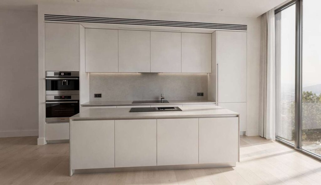 De afzuigkap verdwijnt: in nieuwbouwkeukens kiezen architecten steeds vaker voor dit inbouwsysteem